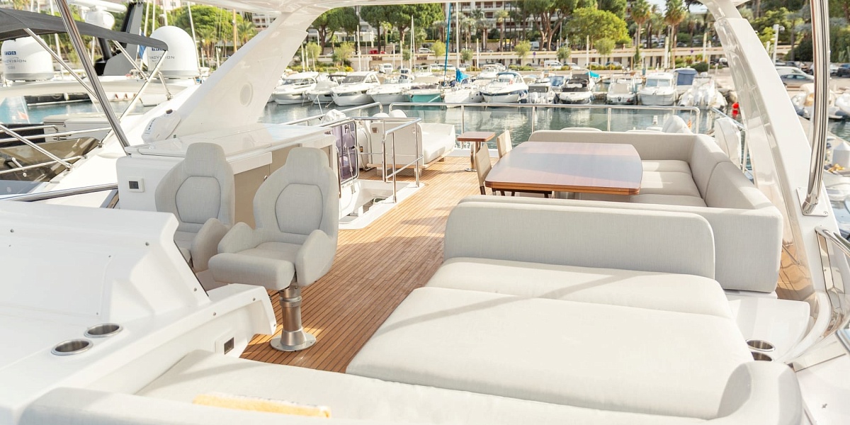 Аренда яхты Azimut 72 Solstice во Франции